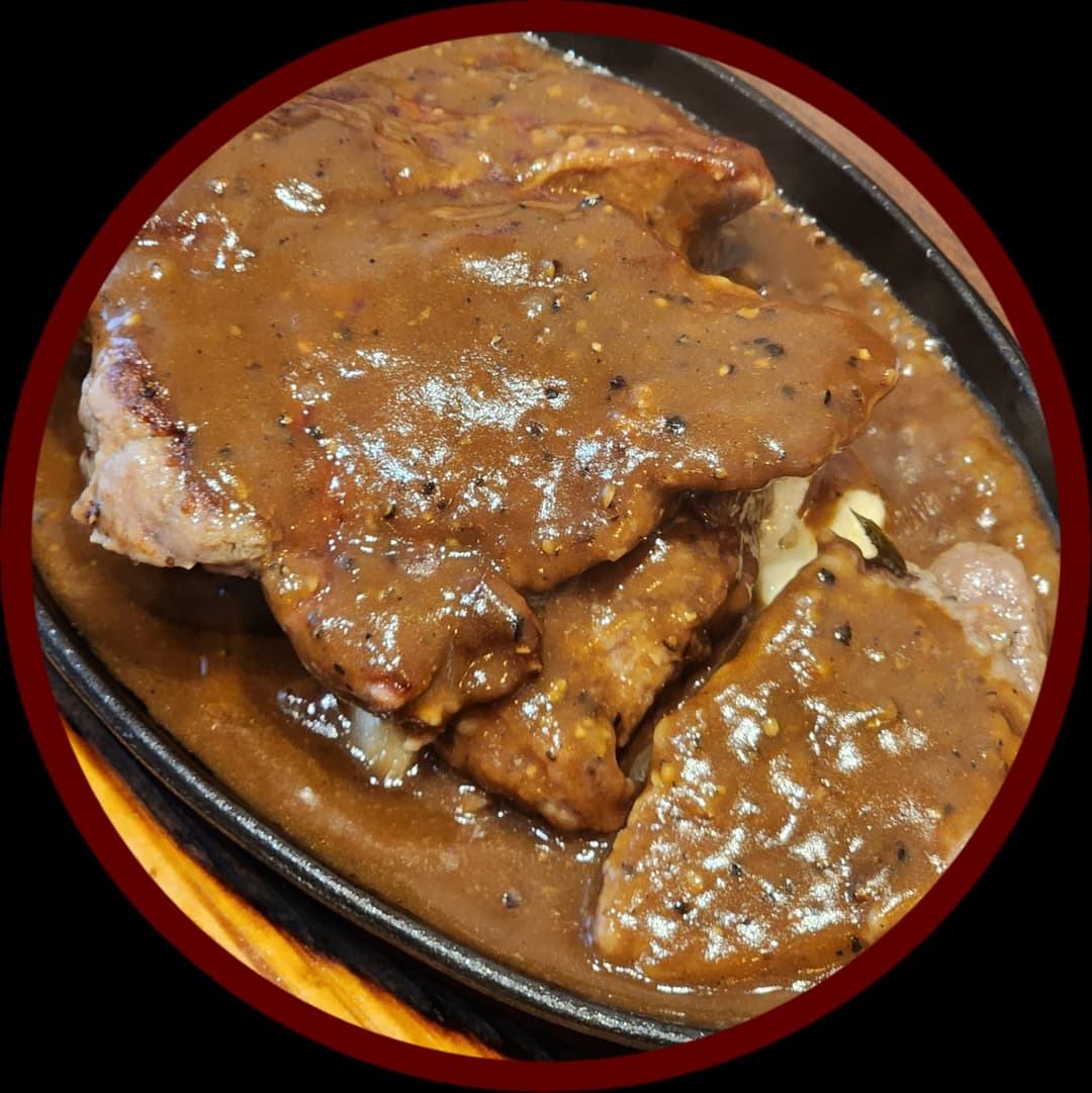 Rib Eye Steak w/(Black Pepper/Garlic Sauce) on Rice/Spaghetti served on A Sizzling Iron Plate