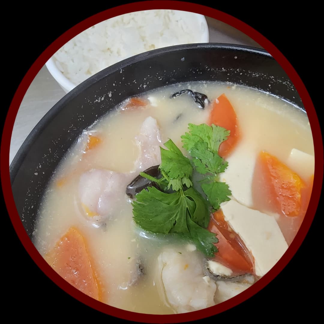 Slice Fish, Tomato, Tofu & Papaya in Fish Soup with Rice/Vermicelli