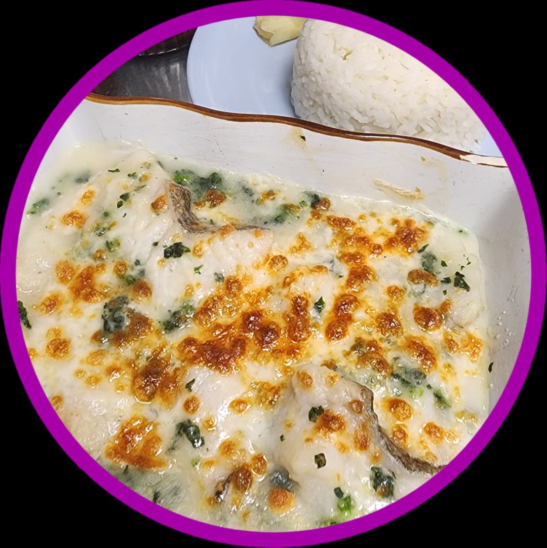 Slice Fish w/Cheesy Creamed Spinach on Rice/Spaghetti