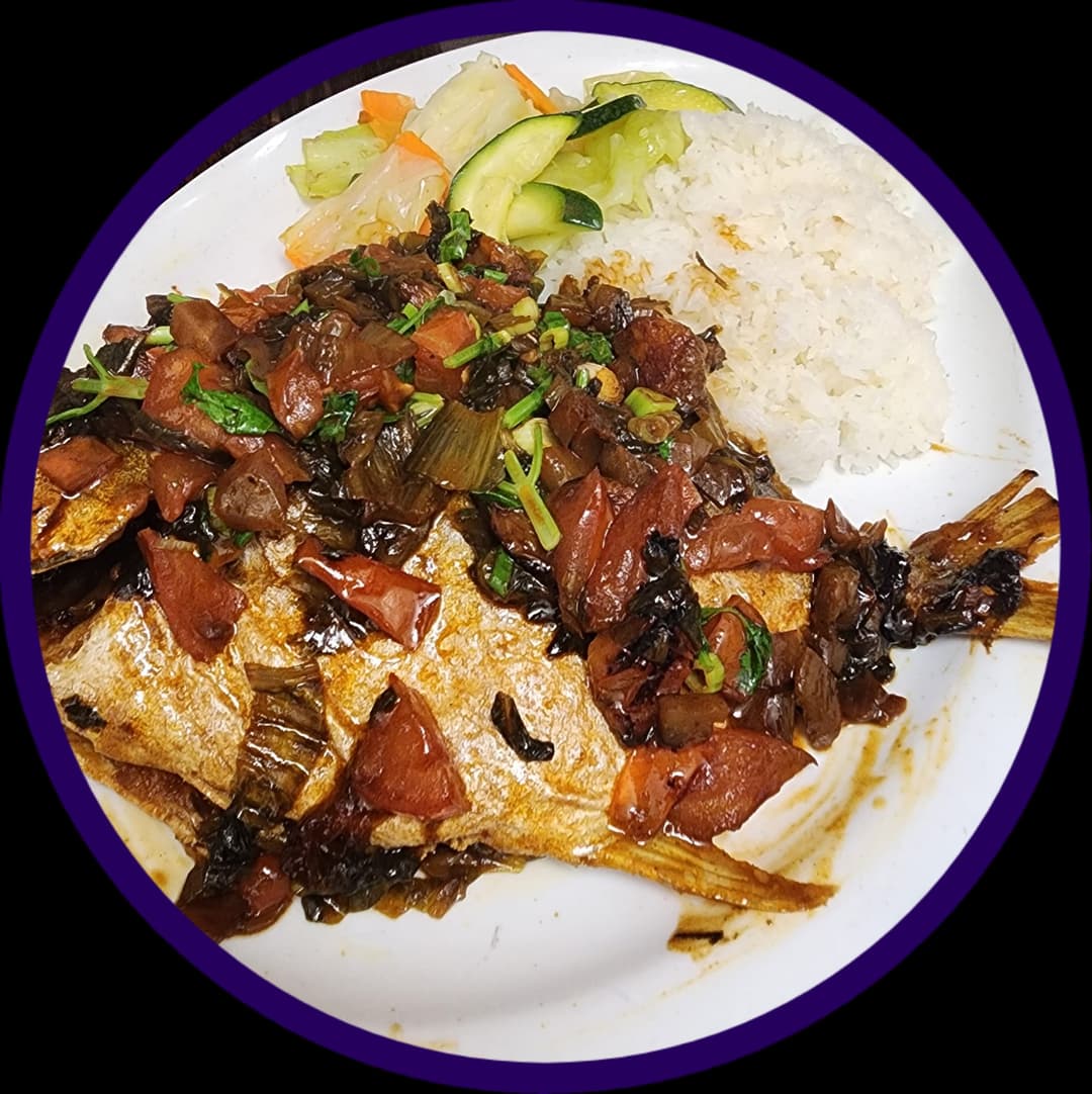 Golden Pomfret w/Garlic Cloves Pickled Mustard Green on Rice