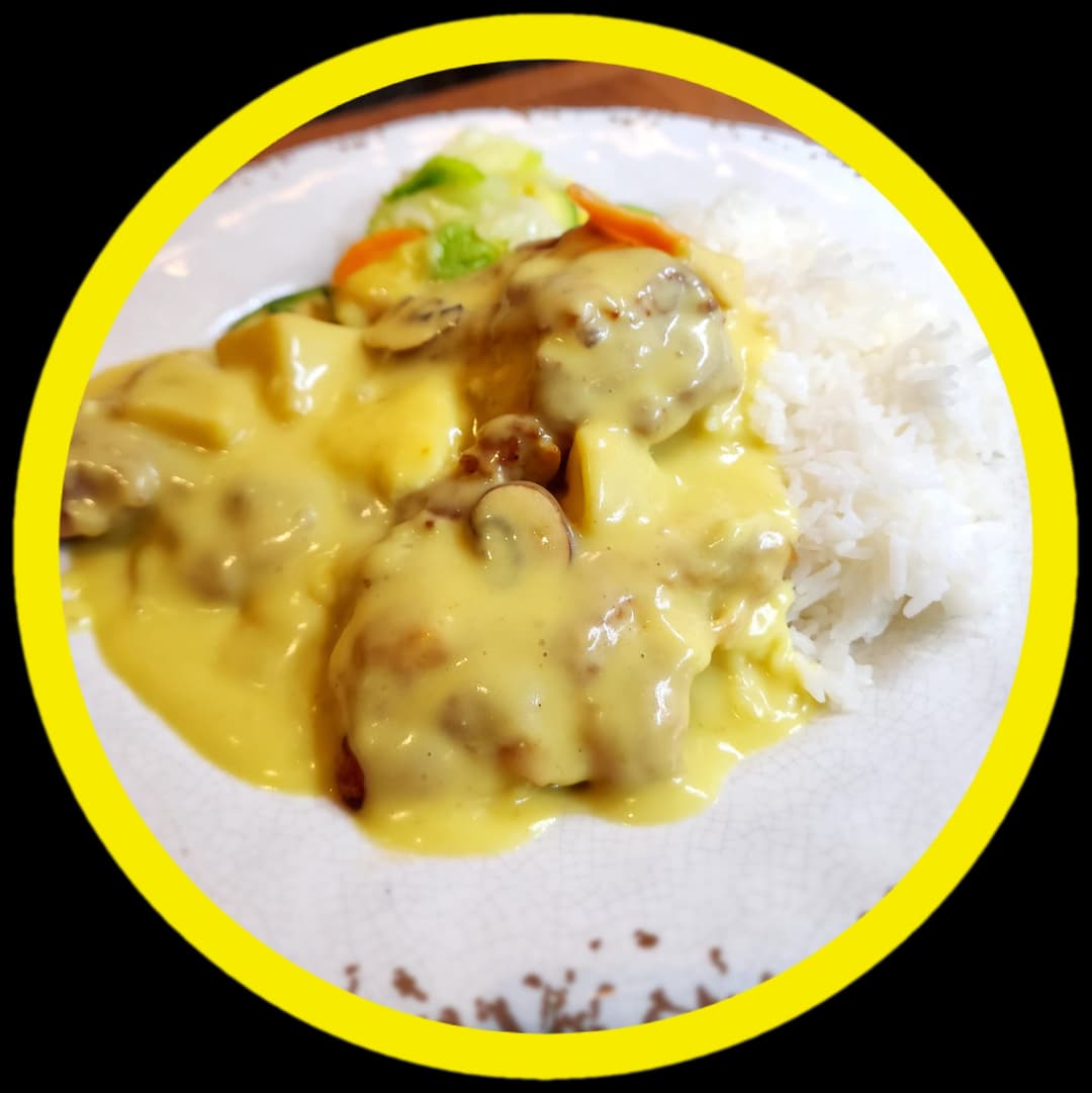 Chicken Fillet w/Portuguese Sauce on Rice/Spaghetti