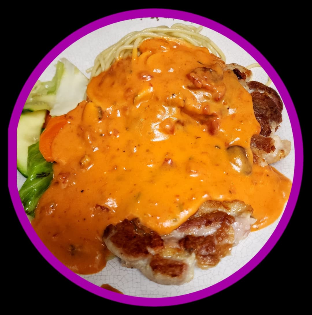 Chicken Fillet w/Rose Sauce on Rice/Spaghetti
