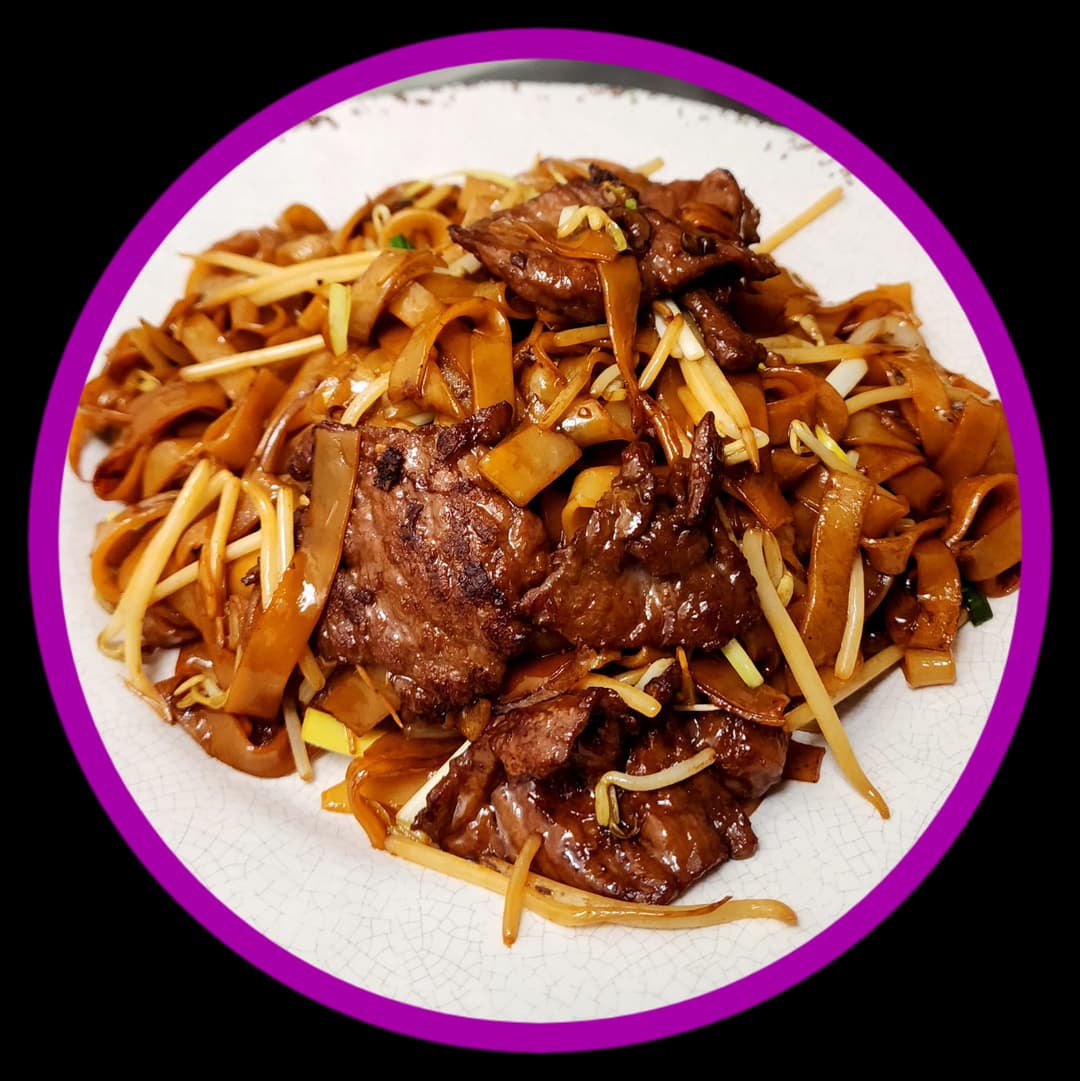 Stir-Fried Rice Noodles with Beef