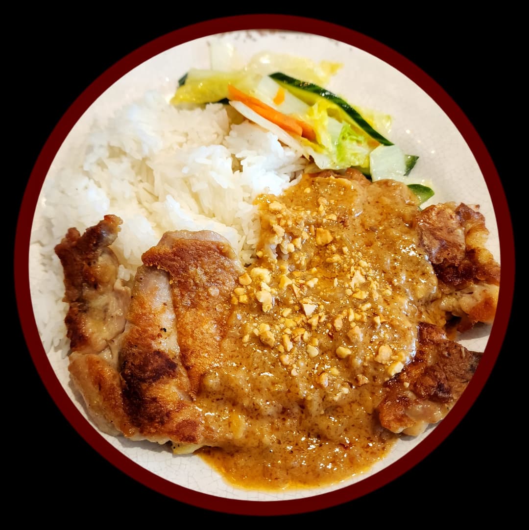 Chicken Fillet w/Satay Sauce on Rice/Spaghetti