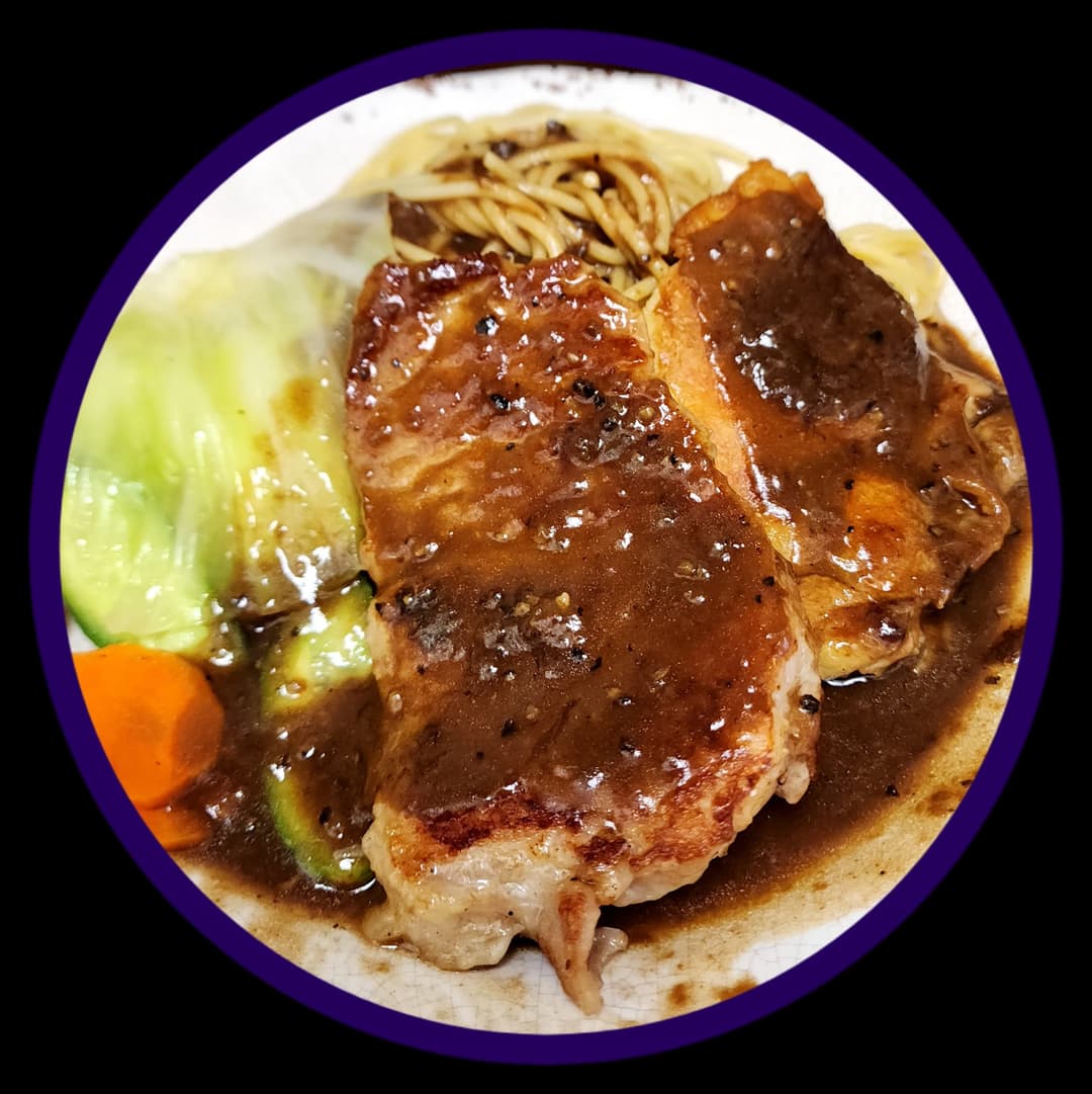 Chicken Fillet & Pork Chop w/Black Pepper Sauce on Rice/Spaghetti